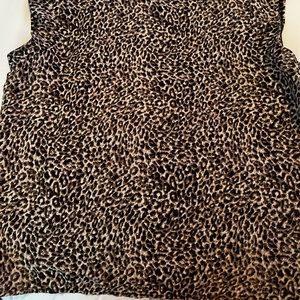 Size med wore once. Boobs are too big.